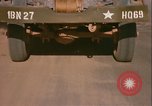 Image camions chargés avec du riz Vietnam, 1968, de la seconde 44 séquences d'archives historiques vidéo 65675067226