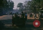 Image camions chargés avec du riz Vietnam, 1968, de la seconde 56 séquences d'archives historiques vidéo 65675067226