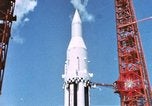 Standbild Präsident John Kennedy touring NASA-Einrichtungen United States USA, 1963, aus Sekunde 3 historischem Filmmaterial Videoclip 65675067244
