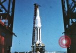 Standbild Präsident John Kennedy touring NASA-Einrichtungen United States USA, 1963, aus Sekunde 10 historischem Filmmaterial Videoclip 65675067244