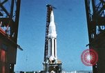 Standbild Präsident John Kennedy touring NASA-Einrichtungen United States USA, 1963, aus Sekunde 11 historischem Filmmaterial Videoclip 65675067244