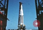 Standbild Präsident John Kennedy touring NASA-Einrichtungen United States USA, 1963, aus Sekunde 12 historischem Filmmaterial Videoclip 65675067244