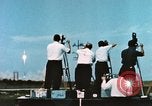 Standbild Präsident John Kennedy touring NASA-Einrichtungen United States USA, 1963, aus Sekunde 21 historischem Filmmaterial Videoclip 65675067244