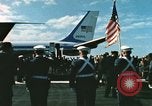Standbild Präsident John Kennedy touring NASA-Einrichtungen United States USA, 1963, aus Sekunde 41 historischem Filmmaterial Videoclip 65675067244
