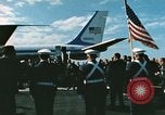 Standbild Präsident John Kennedy touring NASA-Einrichtungen United States USA, 1963, aus Sekunde 46 historischem Filmmaterial Videoclip 65675067244