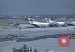 Immagine di Airlift Lod Tel Aviv Israele, 1973, secondo 8 filmato di repertorio 65675067277