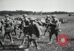 Standbild 3 Infanterie Division Coupray Frankreich, 1918, aus Sekunde 23 historischem Filmmaterial Videoclip 65675067297