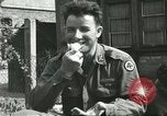 Standbild 71 Infanterie Regiment Heidelberg Deutschland, 1945, aus Sekunde 29 historischem Filmmaterial Videoclip 65675067316