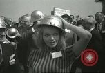 Standbild Golden konkrete Zeremonie Hollywood Los Angeles California USA, 1967, aus Sekunde 35 historischem Filmmaterial Videoclip 65675067381