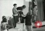 Standbild Schwimmen Wettbewerb Winnipeg Kanada, 1967, aus Sekunde 42 historischem Filmmaterial Videoclip 65675067385