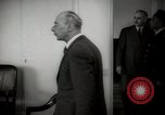 Standbild US-Konsul Russell Brooks trifft sich mit lokalen Führern Casablanca Marokko, 1942, aus Sekunde 25 historischem Filmmaterial Videoclip 65675067424