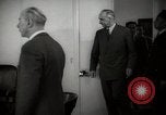 Standbild US-Konsul Russell Brooks trifft sich mit lokalen Führern Casablanca Marokko, 1942, aus Sekunde 26 historischem Filmmaterial Videoclip 65675067424