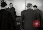 Standbild US-Konsul Russell Brooks trifft sich mit lokalen Führern Casablanca Marokko, 1942, aus Sekunde 31 historischem Filmmaterial Videoclip 65675067424