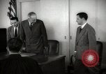 Standbild US-Konsul Russell Brooks trifft sich mit lokalen Führern Casablanca Marokko, 1942, aus Sekunde 40 historischem Filmmaterial Videoclip 65675067424
