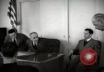 Standbild US-Konsul Russell Brooks trifft sich mit lokalen Führern Casablanca Marokko, 1942, aus Sekunde 42 historischem Filmmaterial Videoclip 65675067424