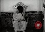 Standbild Sultan von Marokko Mohammed V in seinem Palast Marokko Nordafrika, 1942, aus Sekunde 12 historischem Filmmaterial Videoclip 65675067425