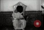 Standbild Sultan von Marokko Mohammed V in seinem Palast Marokko Nordafrika, 1942, aus Sekunde 13 historischem Filmmaterial Videoclip 65675067425