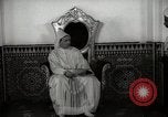 Standbild Sultan von Marokko Mohammed V in seinem Palast Marokko Nordafrika, 1942, aus Sekunde 14 historischem Filmmaterial Videoclip 65675067425