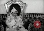Standbild Sultan von Marokko Mohammed V in seinem Palast Marokko Nordafrika, 1942, aus Sekunde 20 historischem Filmmaterial Videoclip 65675067425
