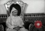 Standbild Sultan von Marokko Mohammed V in seinem Palast Marokko Nordafrika, 1942, aus Sekunde 22 historischem Filmmaterial Videoclip 65675067425