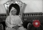 Standbild Sultan von Marokko Mohammed V in seinem Palast Marokko Nordafrika, 1942, aus Sekunde 24 historischem Filmmaterial Videoclip 65675067425