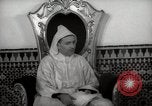Standbild Sultan von Marokko Mohammed V in seinem Palast Marokko Nordafrika, 1942, aus Sekunde 31 historischem Filmmaterial Videoclip 65675067425
