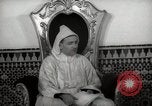 Standbild Sultan von Marokko Mohammed V in seinem Palast Marokko Nordafrika, 1942, aus Sekunde 32 historischem Filmmaterial Videoclip 65675067425
