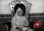 Standbild Sultan von Marokko Mohammed V in seinem Palast Marokko Nordafrika, 1942, aus Sekunde 33 historischem Filmmaterial Videoclip 65675067425