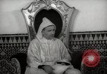 Standbild Sultan von Marokko Mohammed V in seinem Palast Marokko Nordafrika, 1942, aus Sekunde 37 historischem Filmmaterial Videoclip 65675067425