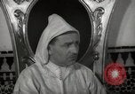 Standbild Sultan von Marokko Mohammed V in seinem Palast Marokko Nordafrika, 1942, aus Sekunde 44 historischem Filmmaterial Videoclip 65675067425