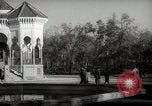 Standbild Mohammed V Sultan von Marokko Begleitung Gäste Marokko Nordafrika, 1942, aus Sekunde 30 historischem Filmmaterial Videoclip 65675067426