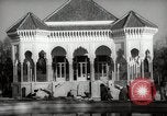 Standbild Mohammed V Sultan von Marokko Begleitung Gäste Marokko Nordafrika, 1942, aus Sekunde 36 historischem Filmmaterial Videoclip 65675067426