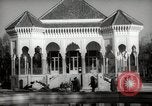Standbild Mohammed V Sultan von Marokko Begleitung Gäste Marokko Nordafrika, 1942, aus Sekunde 39 historischem Filmmaterial Videoclip 65675067426