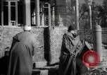 Standbild Mohammed V Sultan von Marokko Begleitung Gäste Marokko Nordafrika, 1942, aus Sekunde 47 historischem Filmmaterial Videoclip 65675067426