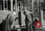 Standbild Mohammed V Sultan von Marokko Begleitung Gäste Marokko Nordafrika, 1942, aus Sekunde 49 historischem Filmmaterial Videoclip 65675067426