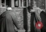 Standbild Mohammed V Sultan von Marokko Begleitung Gäste Marokko Nordafrika, 1942, aus Sekunde 53 historischem Filmmaterial Videoclip 65675067426