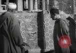 Standbild Mohammed V Sultan von Marokko Begleitung Gäste Marokko Nordafrika, 1942, aus Sekunde 57 historischem Filmmaterial Videoclip 65675067426