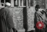 Standbild Mohammed V Sultan von Marokko Begleitung Gäste Marokko Nordafrika, 1942, aus Sekunde 59 historischem Filmmaterial Videoclip 65675067426