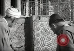 Standbild Mohammed V Sultan von Marokko Begleitung Gäste Marokko Nordafrika, 1942, aus Sekunde 61 historischem Filmmaterial Videoclip 65675067426