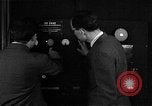 Standbild J Presper Eckert und John Mauchly mit ENIAC Pennsylvania United States USA, 1945, aus Sekunde 3 historischem Filmmaterial Videoclip 65675067436