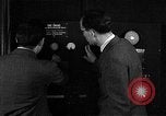 Standbild J Presper Eckert und John Mauchly mit ENIAC Pennsylvania United States USA, 1945, aus Sekunde 5 historischem Filmmaterial Videoclip 65675067436