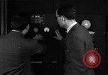 Standbild J Presper Eckert und John Mauchly mit ENIAC Pennsylvania United States USA, 1945, aus Sekunde 6 historischem Filmmaterial Videoclip 65675067436