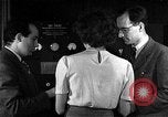 Standbild J Presper Eckert und John Mauchly mit ENIAC Pennsylvania United States USA, 1945, aus Sekunde 9 historischem Filmmaterial Videoclip 65675067436