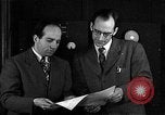 Standbild J Presper Eckert und John Mauchly mit ENIAC Pennsylvania United States USA, 1945, aus Sekunde 11 historischem Filmmaterial Videoclip 65675067436