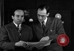 Standbild J Presper Eckert und John Mauchly mit ENIAC Pennsylvania United States USA, 1945, aus Sekunde 14 historischem Filmmaterial Videoclip 65675067436