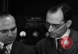 Standbild J Presper Eckert und John Mauchly mit ENIAC Pennsylvania United States USA, 1945, aus Sekunde 20 historischem Filmmaterial Videoclip 65675067436