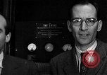 Standbild J Presper Eckert und John Mauchly mit ENIAC Pennsylvania United States USA, 1945, aus Sekunde 30 historischem Filmmaterial Videoclip 65675067436