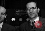 Standbild J Presper Eckert und John Mauchly mit ENIAC Pennsylvania United States USA, 1945, aus Sekunde 32 historischem Filmmaterial Videoclip 65675067436