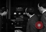 Standbild J Presper Eckert und John Mauchly mit ENIAC Pennsylvania United States USA, 1945, aus Sekunde 41 historischem Filmmaterial Videoclip 65675067436
