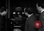 Standbild J Presper Eckert und John Mauchly mit ENIAC Pennsylvania United States USA, 1945, aus Sekunde 42 historischem Filmmaterial Videoclip 65675067436